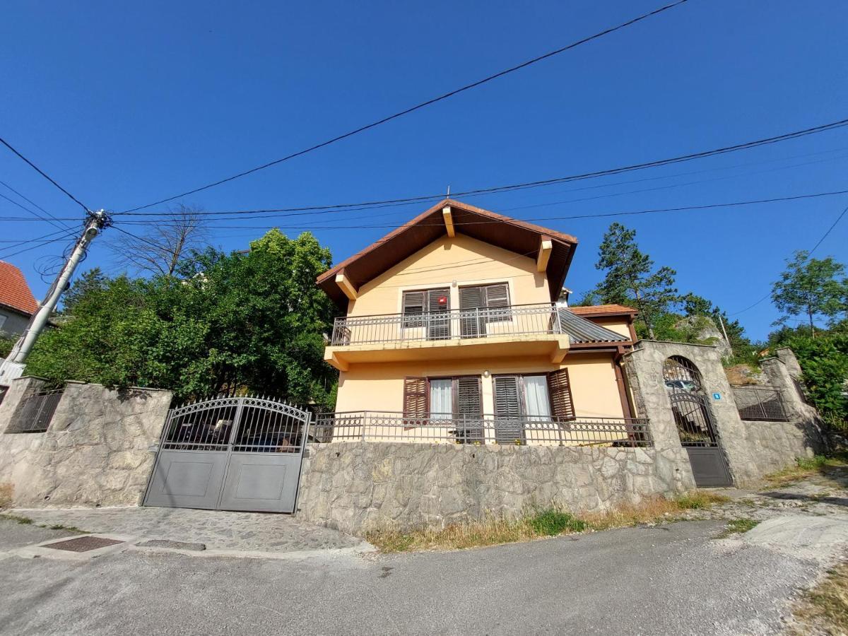 Holiday Home Milanovic Cetynia Zewnętrze zdjęcie